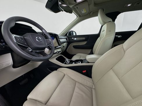 Used 2023 Volvo XC40 B4 Ultimate image 21