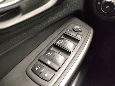 Used 2020 Jeep Cherokee Limited AWD/4WD image 27