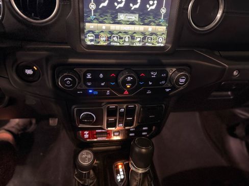 Used 2023 Jeep Wrangler Unlimited Rubicon 4xe w/ Cold Weather Group AWD/4WD image 26