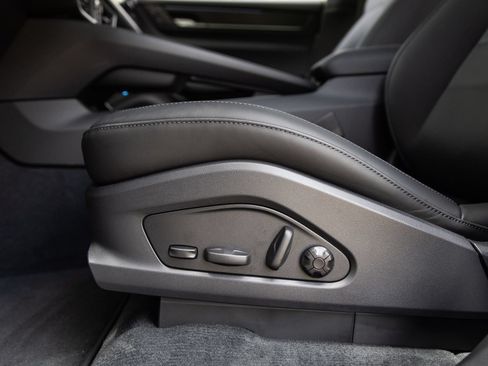 Certified 2026 Porsche Macan 4 Electric AWD/4WD image 23