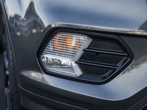 Used 2019 Ford Escape SE image 18