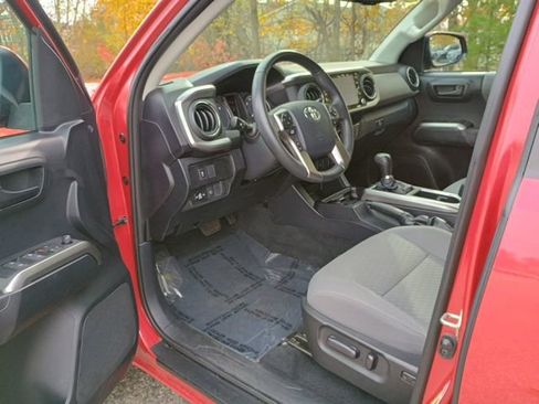 Used 2020 Toyota Tacoma SR5 image 23