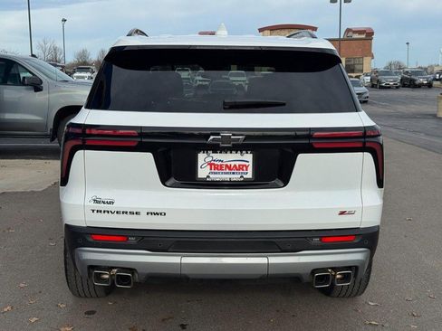 Used 2024 Chevrolet Traverse Z71 image 5