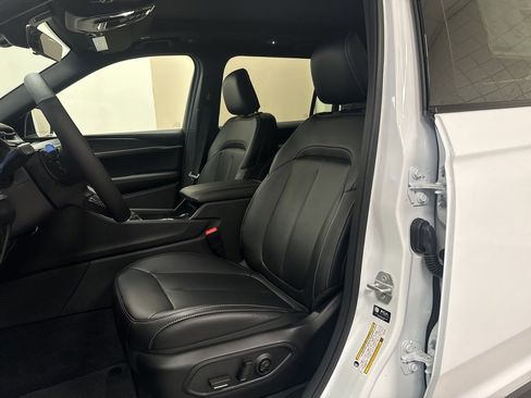 New 2025 Jeep Grand Cherokee L Limited w/ Black Appearance Package image 3