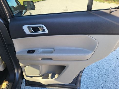 Used 2011 Ford Explorer XLT image 23