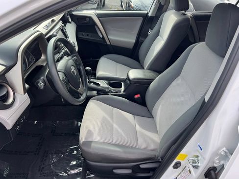 Used 2015 Toyota RAV4 LE AWD/4WD image 12