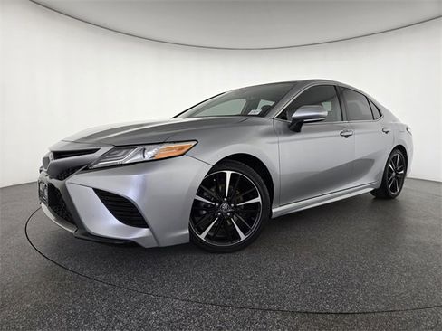 Used 2020 Toyota Camry XSE image 1