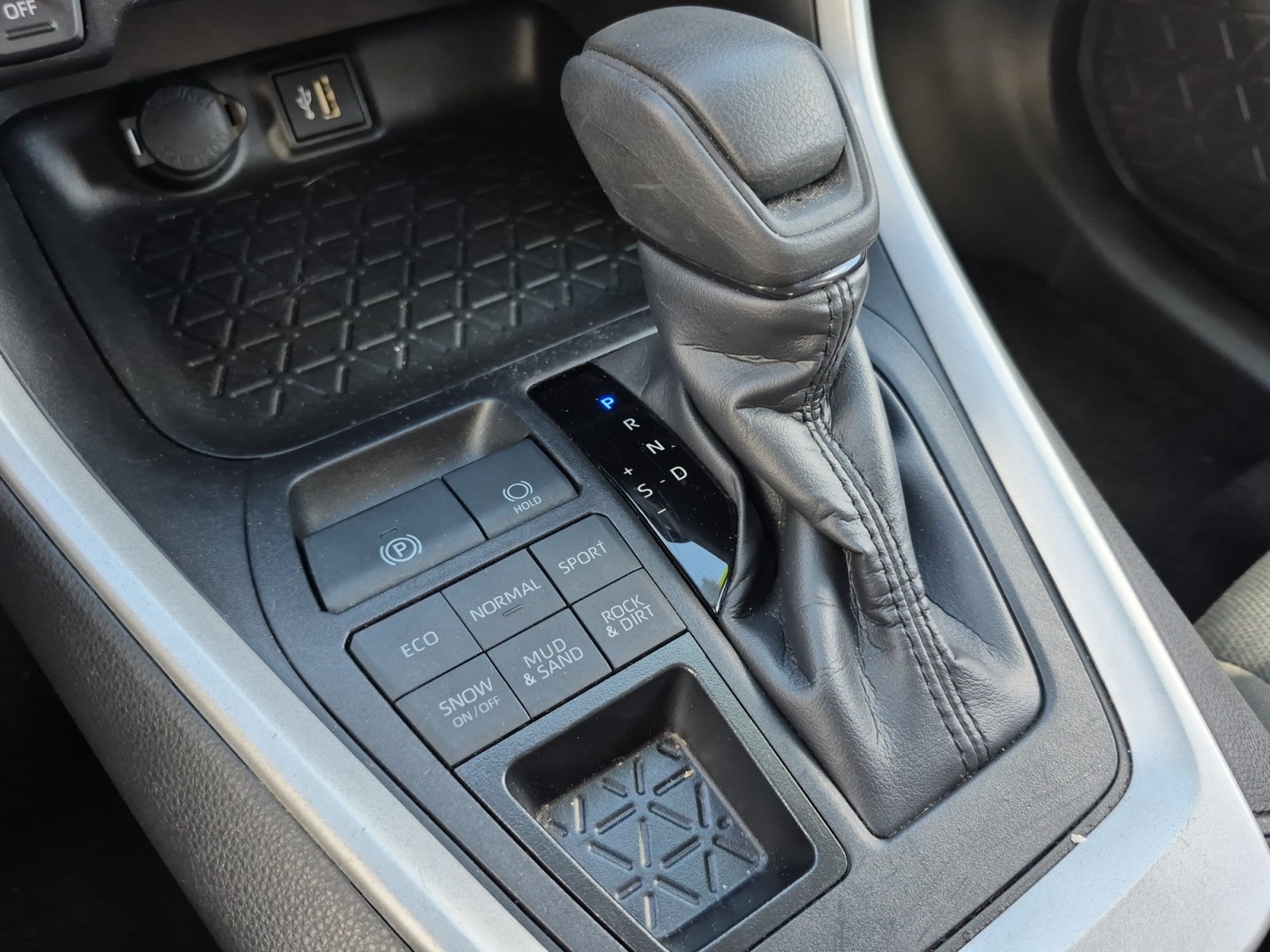 Used 2025 Toyota RAV4 XLE AWD/4WD image 18