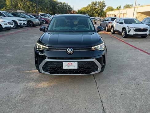 Used 2025 Volkswagen Taos SE AWD/4WD image 5