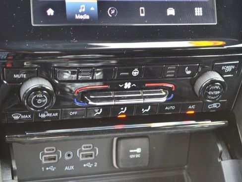 Used 2023 Jeep Grand Cherokee Altitude AWD/4WD image 30