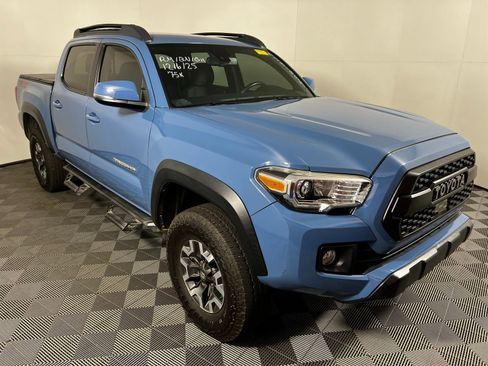 Certified 2019 Toyota Tacoma TRD Off-Road image 3