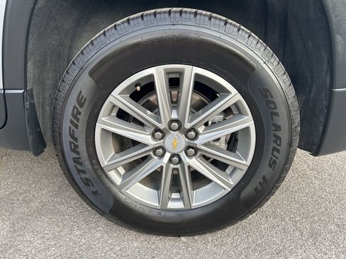 Used 2023 Chevrolet Traverse LT FWD image 7