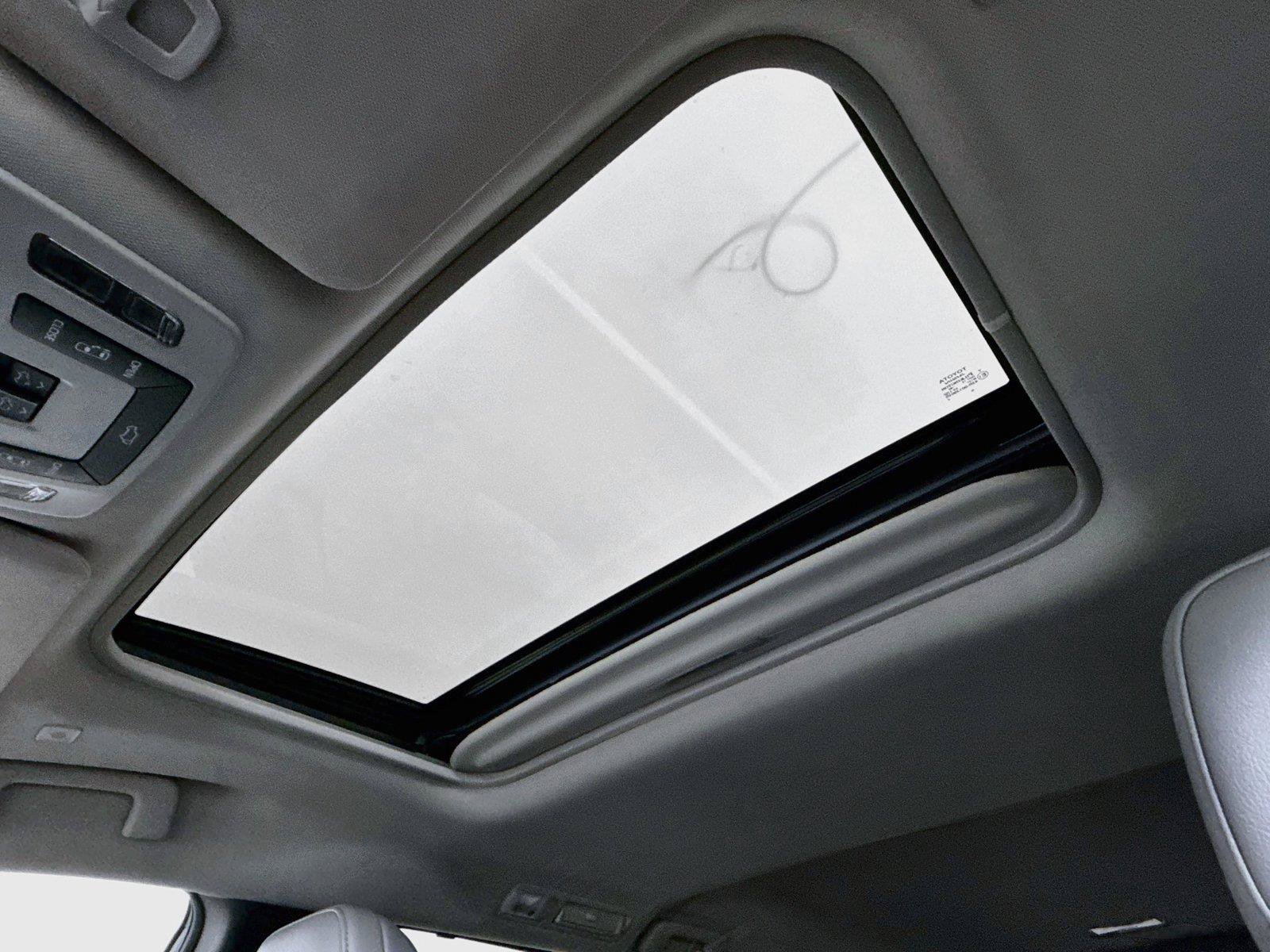 Certified 2025 Toyota Sienna XLE FWD image 6