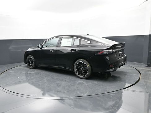 New 2026 Nissan Sentra SR w/ SR Premium Package FWD image 7
