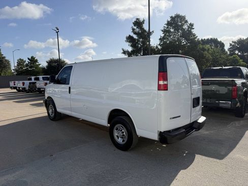 Used 2020 Chevrolet Express 2500 w/ Driver Convenience Package RWD image 4