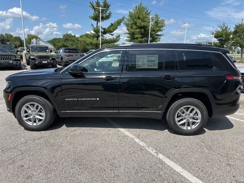 New 2025 Jeep Grand Cherokee L Laredo w/ Luxury Tech Group I AWD/4WD image 18