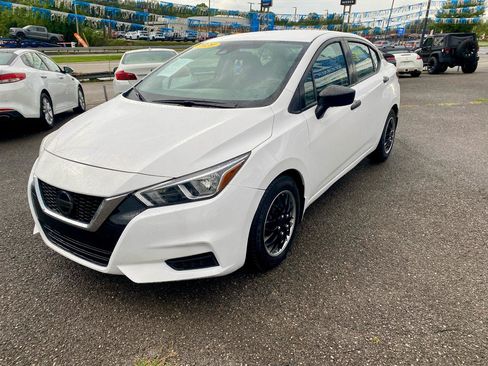 Used 2020 Nissan Versa S FWD image 3