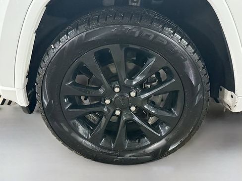 Used 2020 Jeep Grand Cherokee Altitude image 32