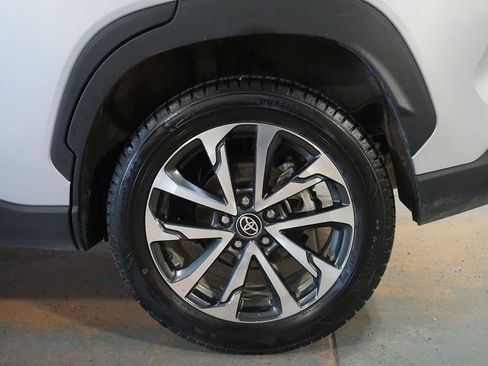 Used 2023 Toyota Corolla Cross XLE image 9