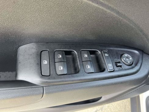 Certified 2025 Hyundai Venue SE FWD image 14