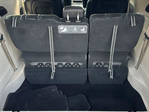 Used 2021 Chrysler Pacifica Touring-L image 25