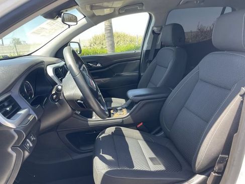 Used 2023 GMC Acadia SLE w/ Driver Convenience Package FWD image 18