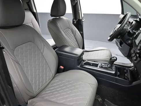 Used 2018 Toyota Tacoma SR w/ SR Convenience Package RWD image 18