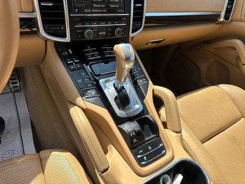 Used 2016 Porsche Cayenne S image 31