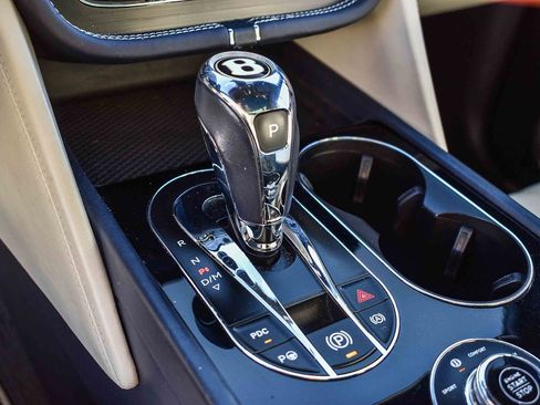 Used 2019 Bentley Bentayga image 22