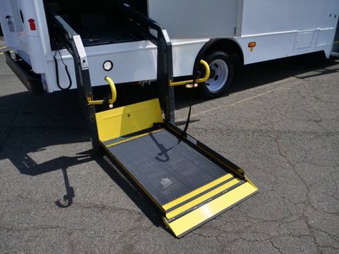 Used 2017 Ford F550 2WD Regular Cab Super Duty image 14