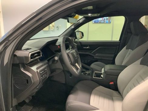 Used 2025 Toyota Tacoma TRD Off-Road image 11