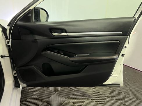 Certified 2024 Nissan Altima 2.5 SR w/ SR Premium Package FWD image 31