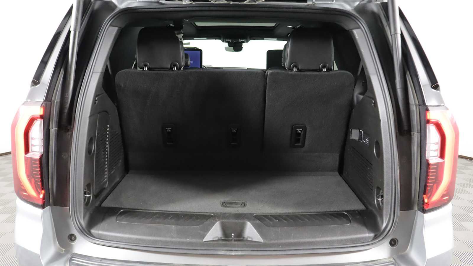Used 2025 GMC Yukon Elevation w/ Elevation Premium Package AWD/4WD image 29