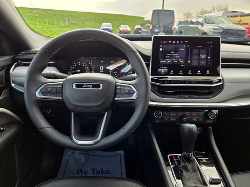 Used 2024 Jeep Compass Limited image 18