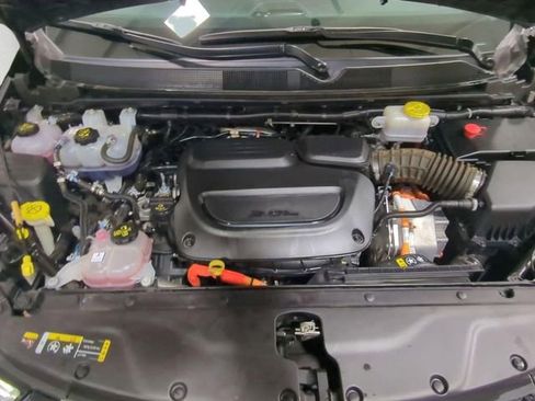 Used 2024 Chrysler Pacifica Select image 27