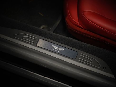 Used 2025 Aston Martin V8 Vantage Coupe image 35