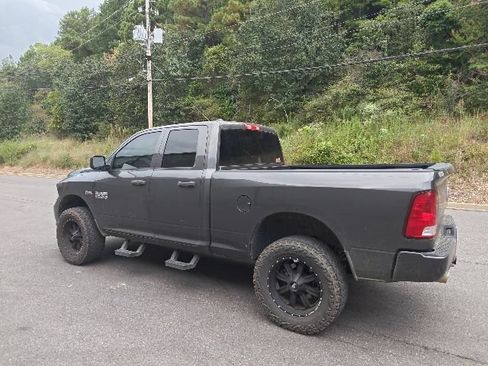 Used 2017 RAM 1500 Express RWD image 5