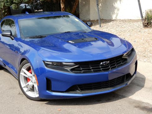 Used 2021 Chevrolet Camaro LT w/ Technology Package RWD image 2