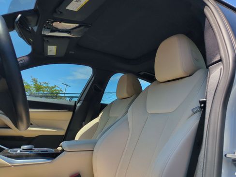 Used 2023 BMW i4 eDrive40 w/ Premium Package RWD image 16