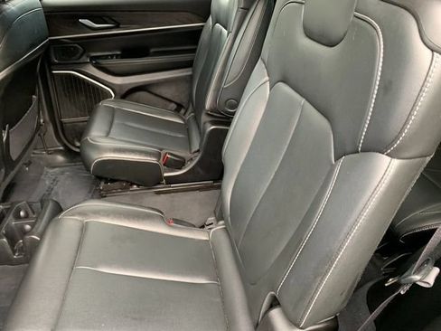 Used 2023 Jeep Grand Cherokee L Limited AWD/4WD image 17