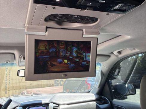 Used 2018 Chevrolet Suburban Premier RWD image 15