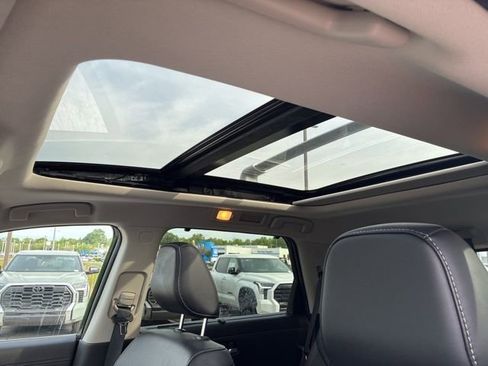 Used 2023 Nissan Pathfinder Platinum AWD/4WD image 9