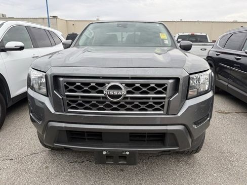 Used 2022 Nissan Frontier SV image 3