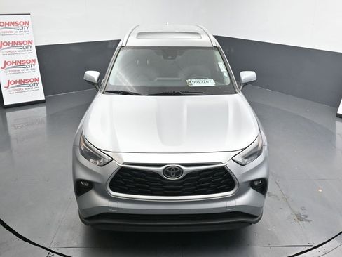 Used 2023 Toyota Highlander XLE image 11