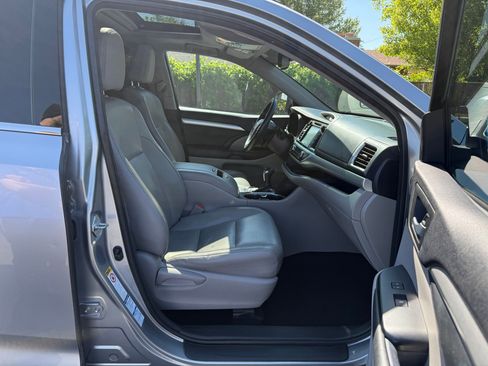 Used 2015 Toyota Highlander XLE AWD/4WD image 30