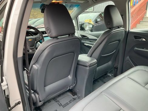 Used 2017 Chevrolet Bolt Premier FWD image 32