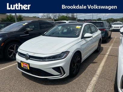 Used 2025 Volkswagen Jetta SE w/ Sunroof Package