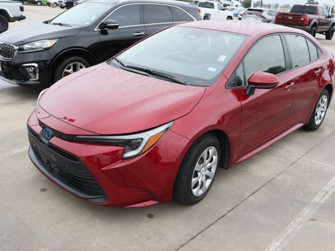Used 2024 Toyota Corolla LE FWD image 3