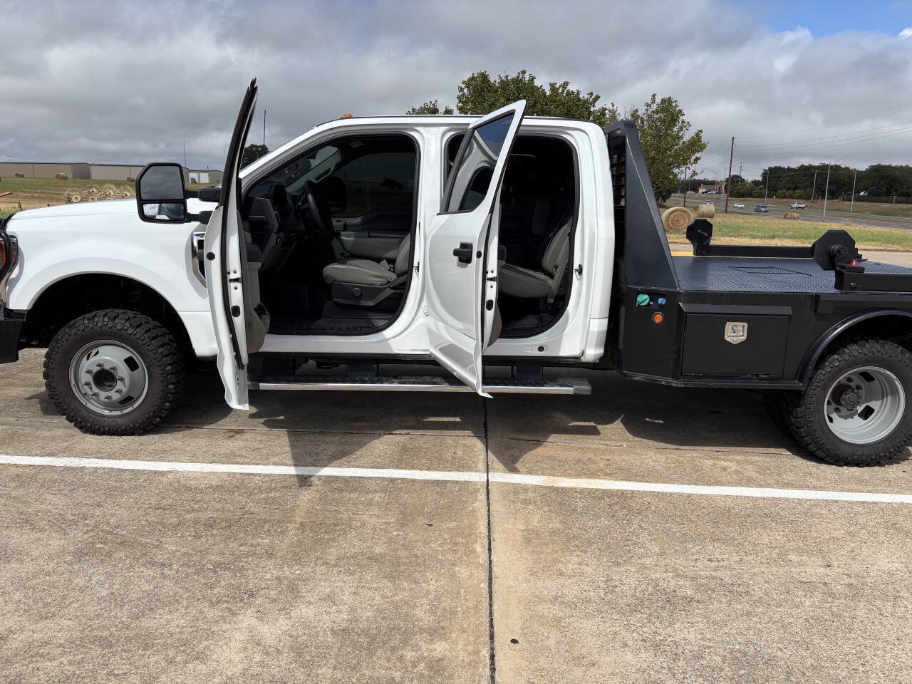 Used 2017 Ford F350 XL w/ XL Value Package AWD/4WD image 3