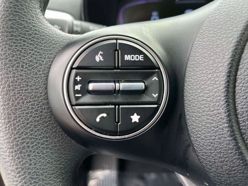 Used 2025 Kia Soul LX w/ LX Technology Package FWD image 16